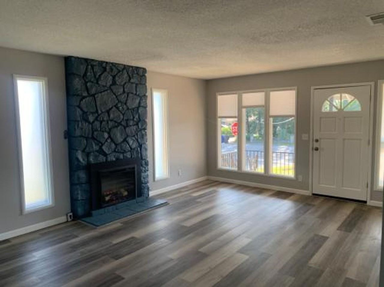 6915 Palm Ave - Photo 2 of 12