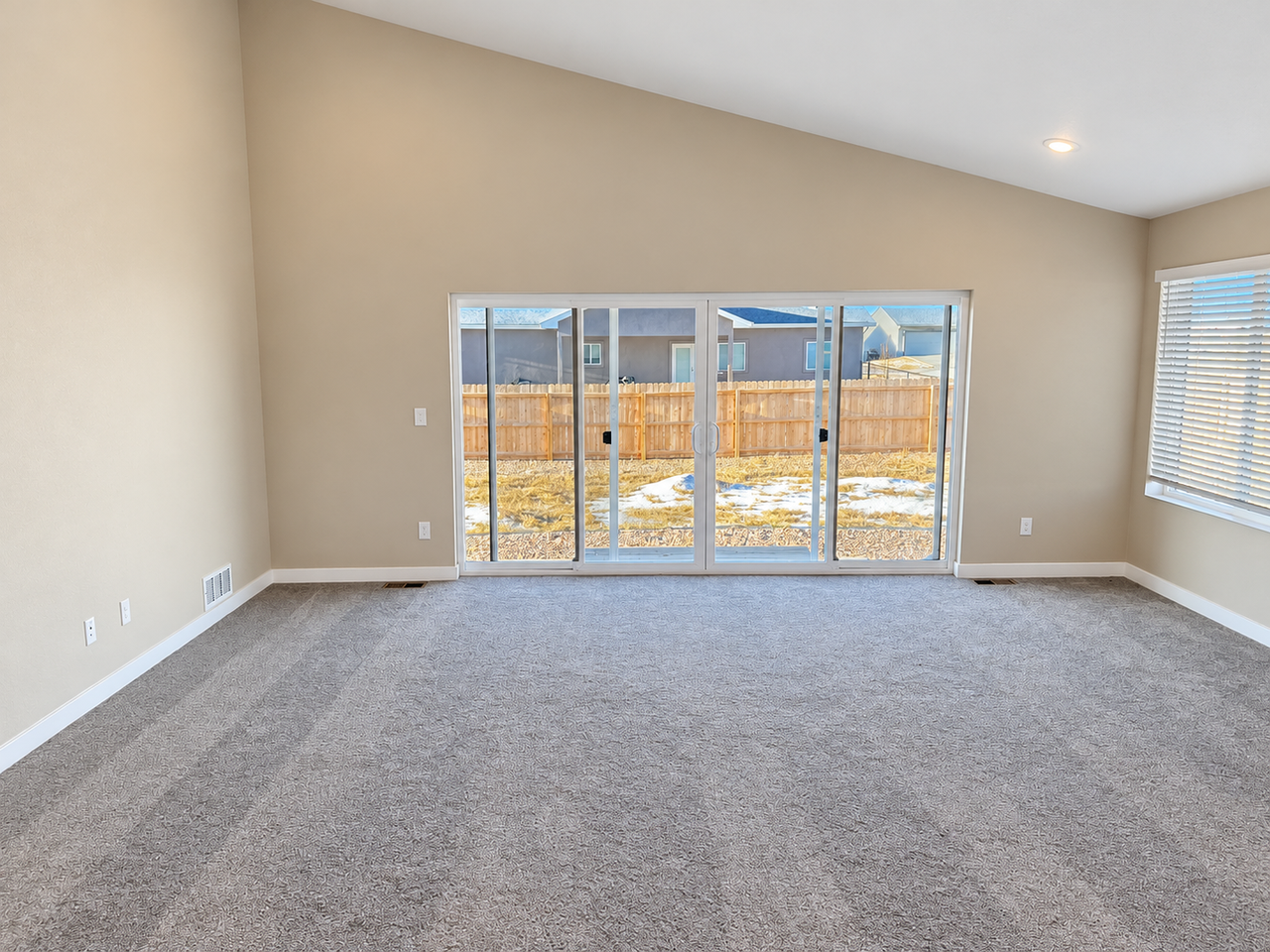 792 E Cabaret Dr - Photo 4 of 12