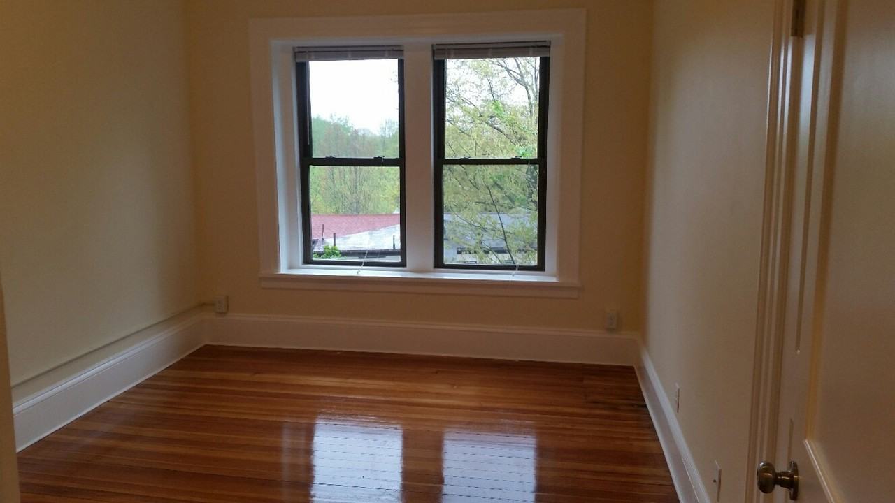 1469 Beacon St - Photo 2 of 4