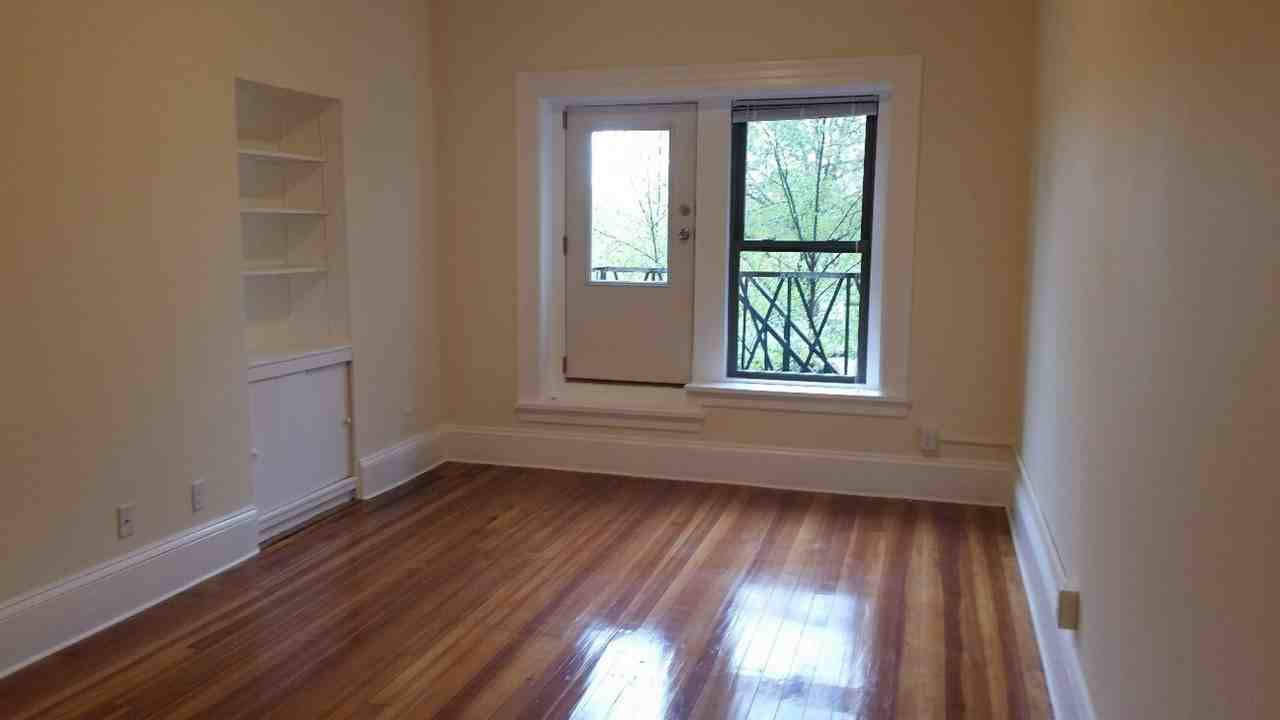 1469 Beacon St - Photo 3 of 4