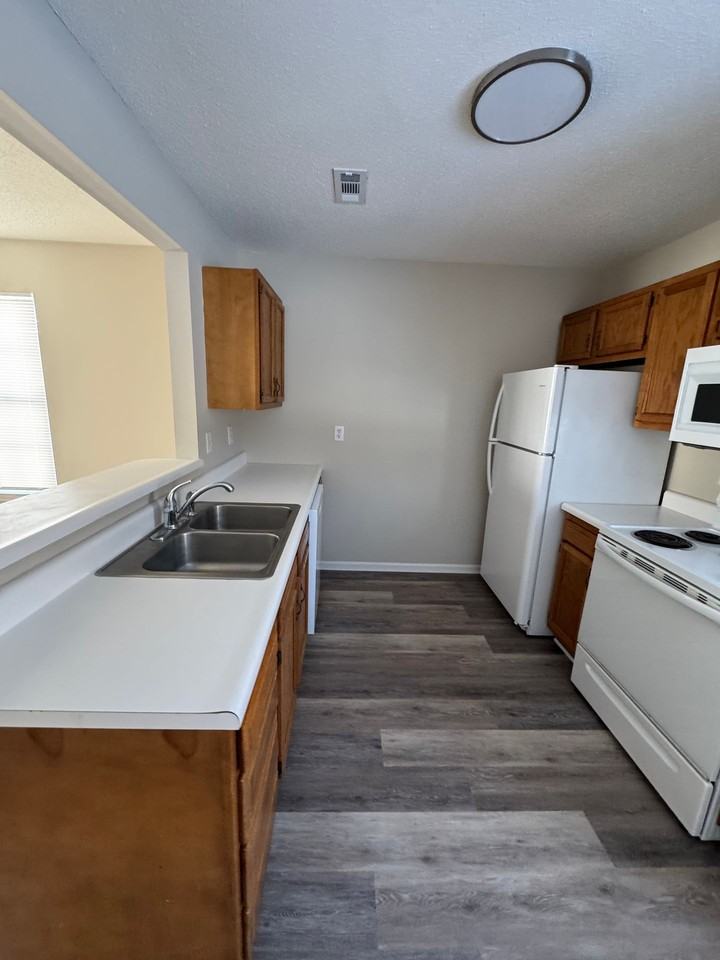 3 bed 2 bath newly remodeled duplex. - Photo 3 of 10