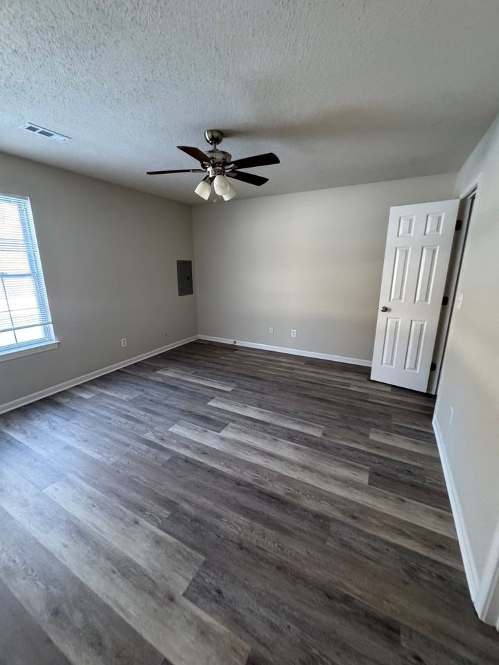 3 bed 2 bath newly remodeled duplex. - Photo 5 of 10