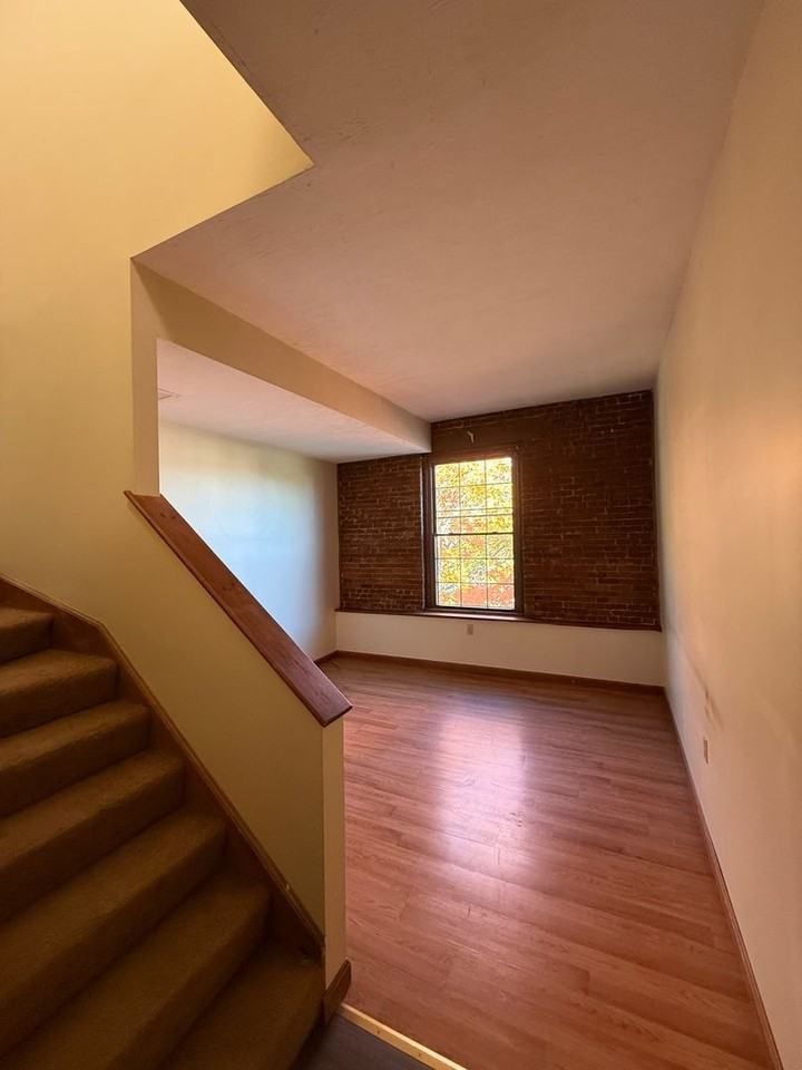 100 Bemis Rd - Photo 2 of 8