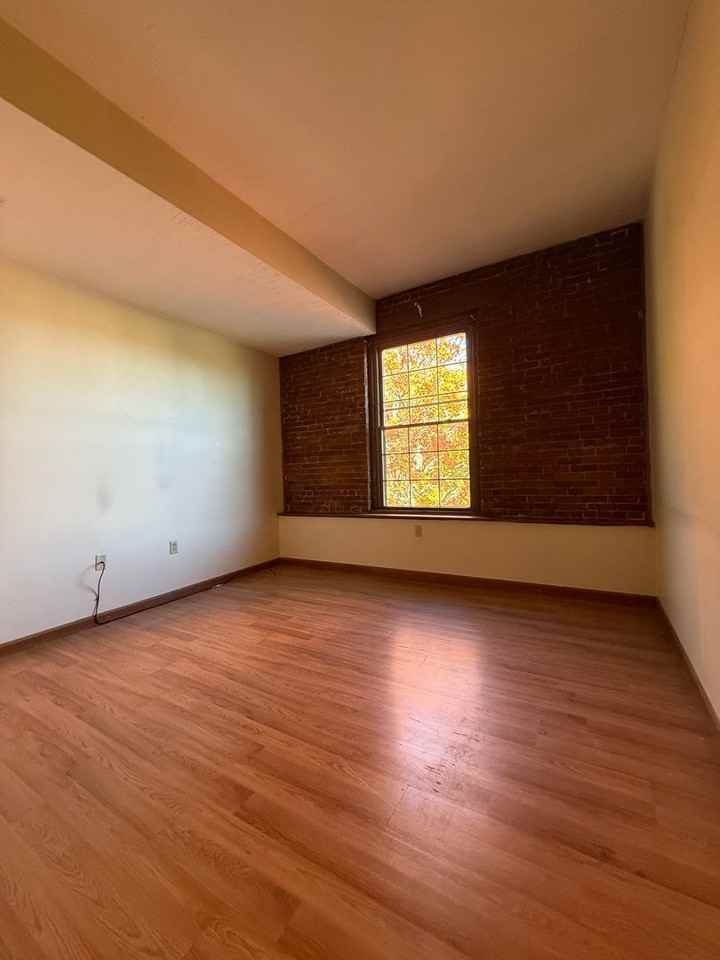 100 Bemis Rd - Photo 4 of 8