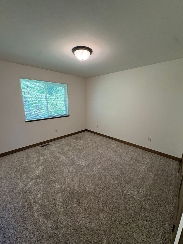 4962 Bluebell Ct - Photo 5 of 11