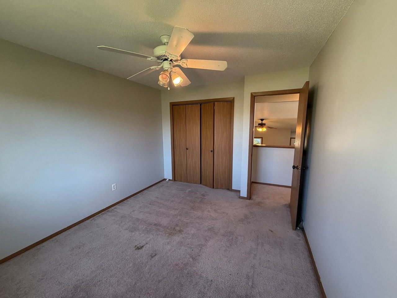 2211 E Sylvan Cir - Photo 7 of 24
