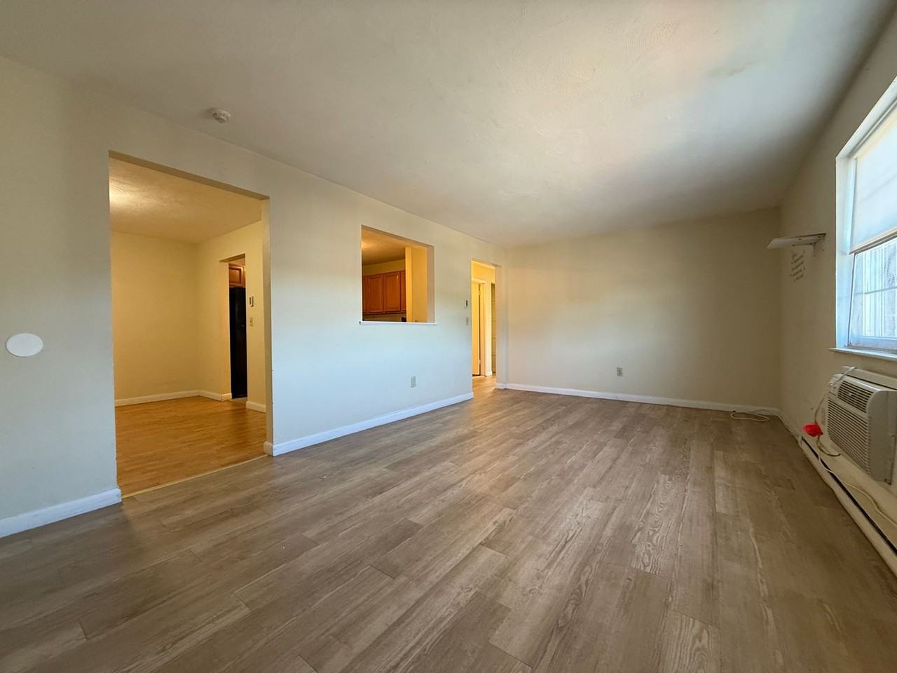 740 Central St - Photo 3 of 8