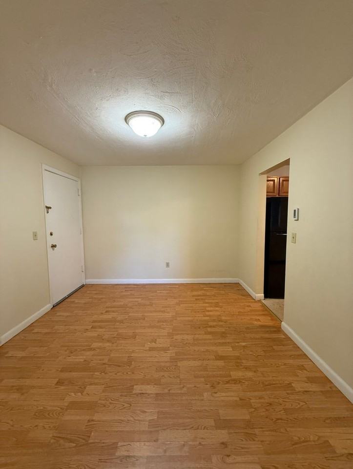 740 Central St - Photo 5 of 8