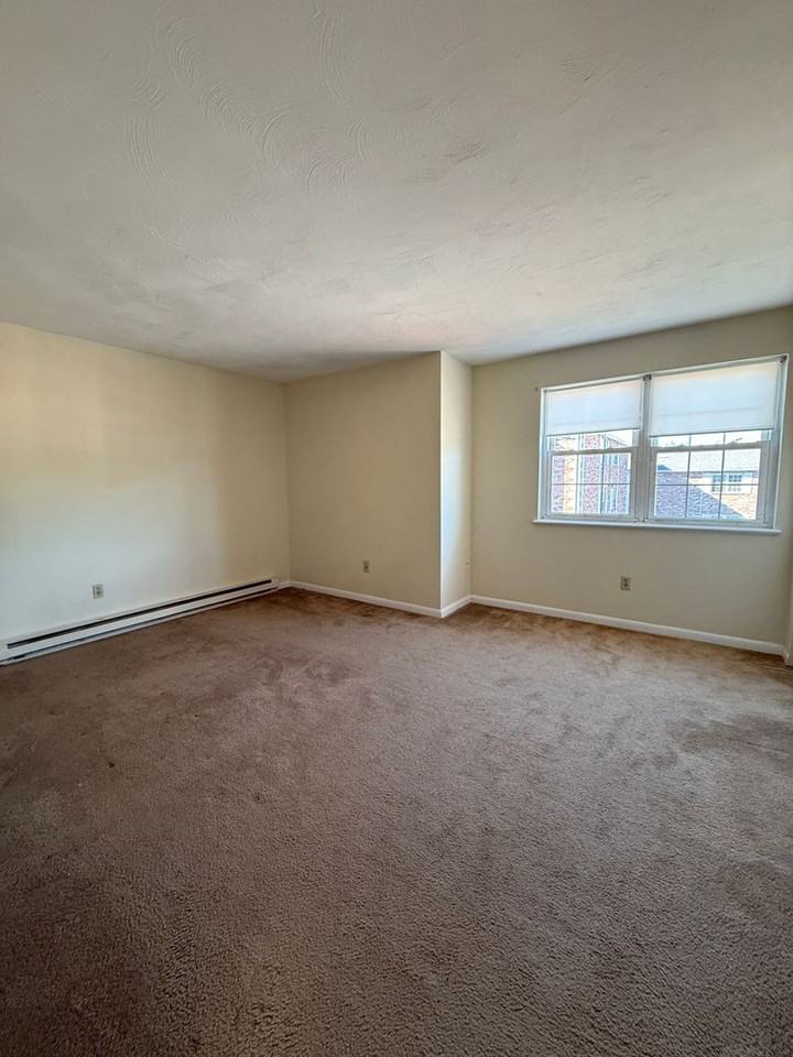 740 Central St - Photo 6 of 8