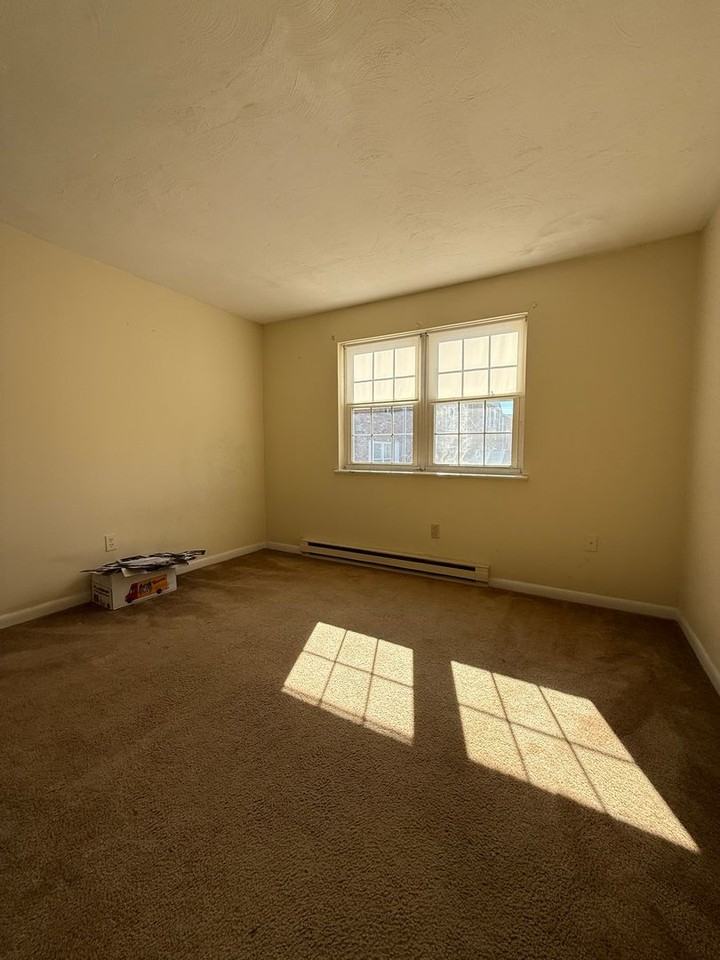 740 Central St - Photo 7 of 8