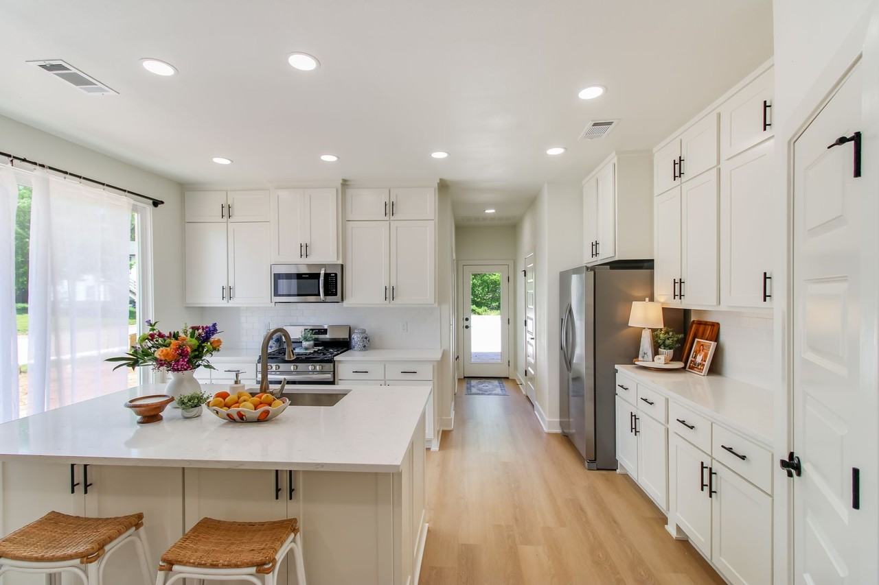 1124 W 10th Ave - Photo 7 of 17