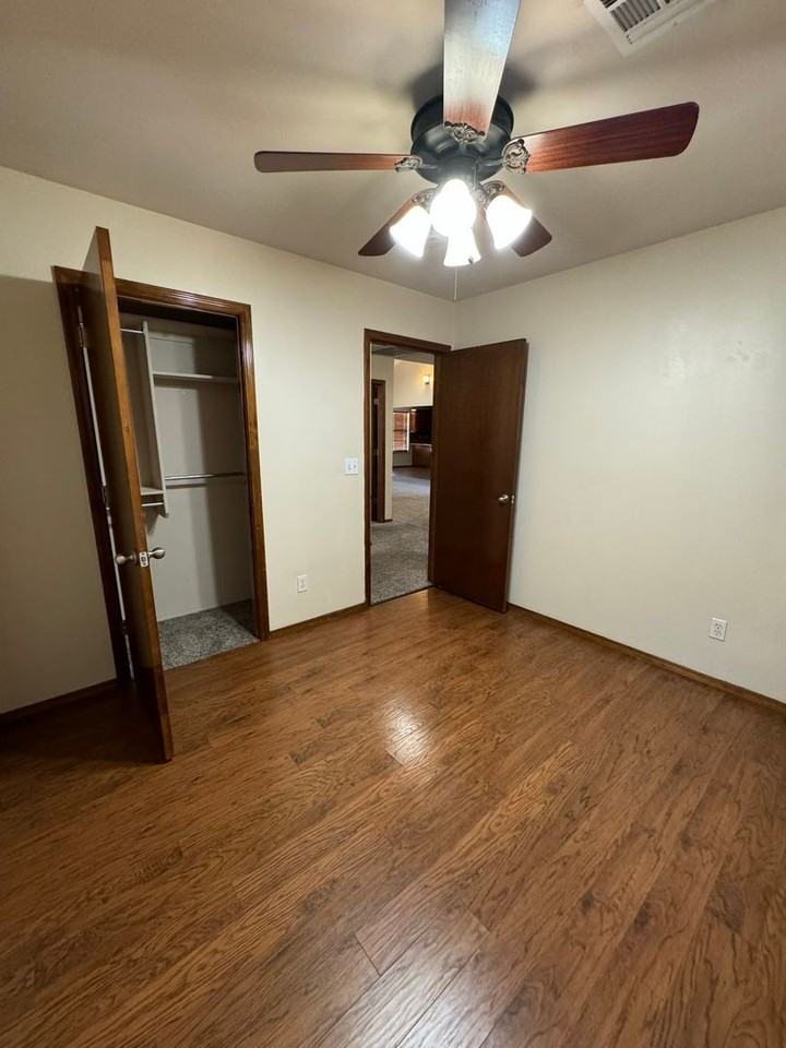 2023 N Briarwood St - Photo 5 of 20