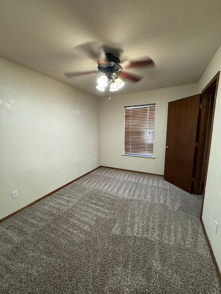 2023 N Briarwood St - Photo 7 of 20