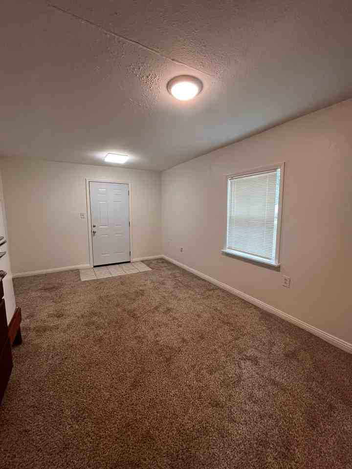 1614 1/2 S Springfield St - Photo 2 of 11