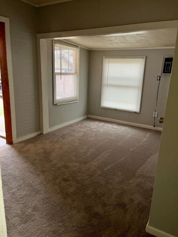 1115 S Husband St - Photo 3 of 7