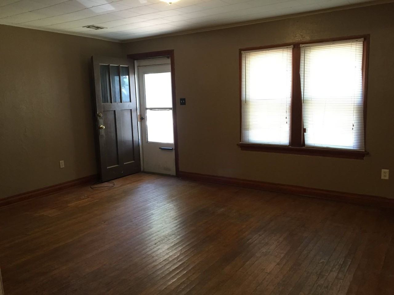 517 S Pine St - Photo 2 of 7