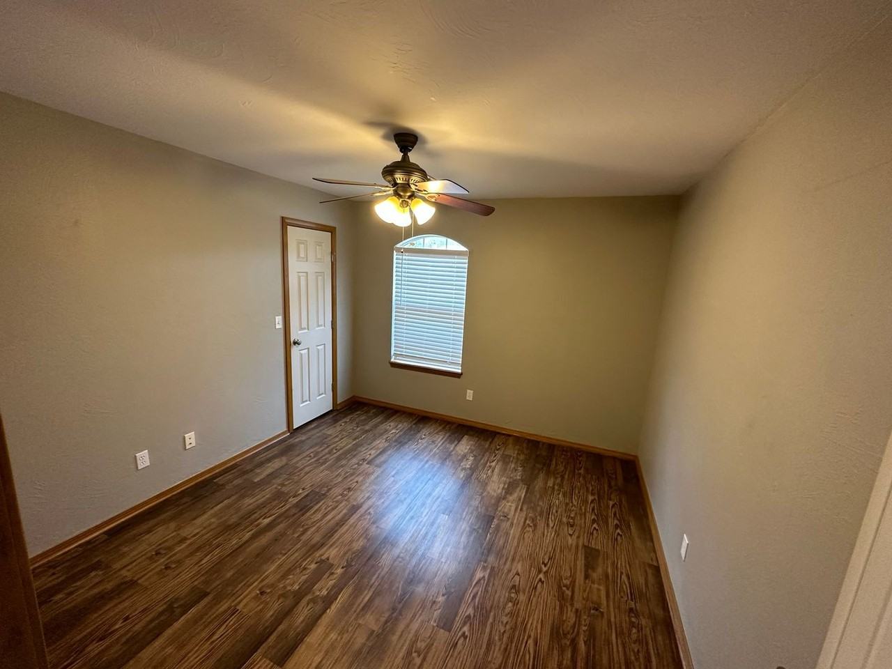 1403 S August St - Photo 5 of 22