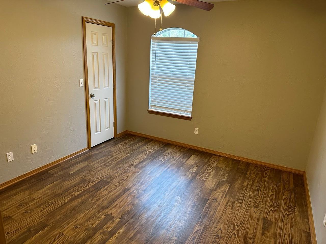 1403 S August St - Photo 6 of 22