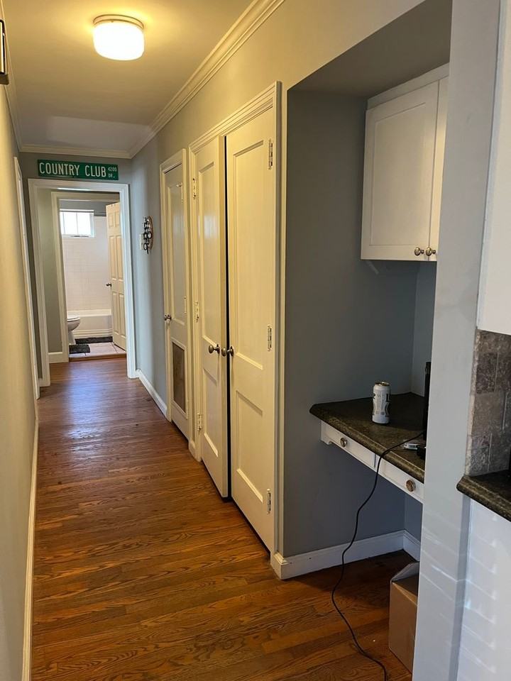 808 S Gray St - Photo 4 of 19