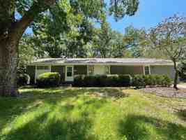 featured image of 805 W Franklin Ln
