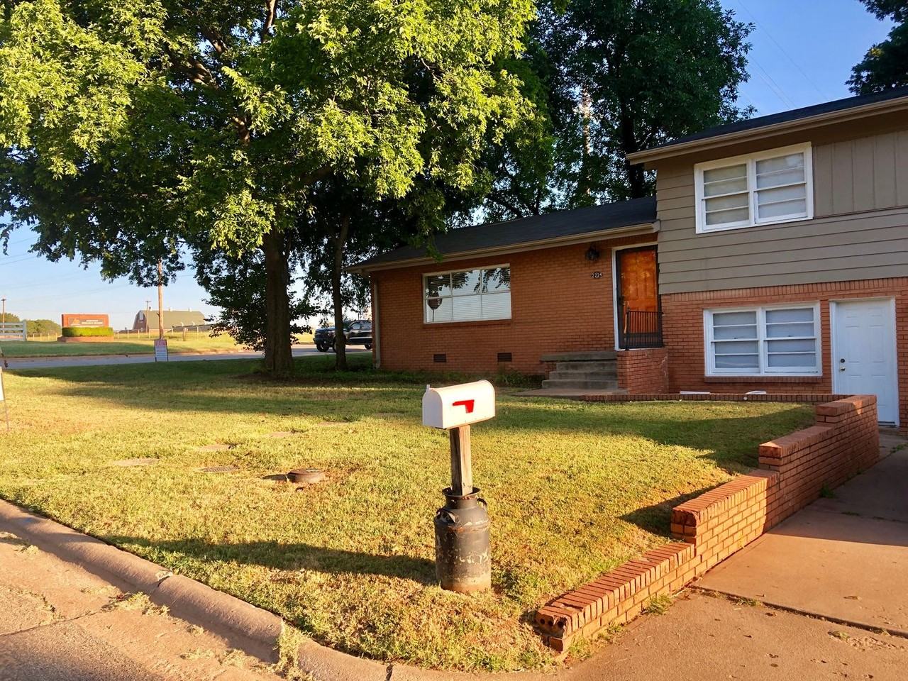 2224 W Admiral Rd - Photo 2 of 16