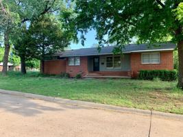 featured image of 824 W Brooke Ave