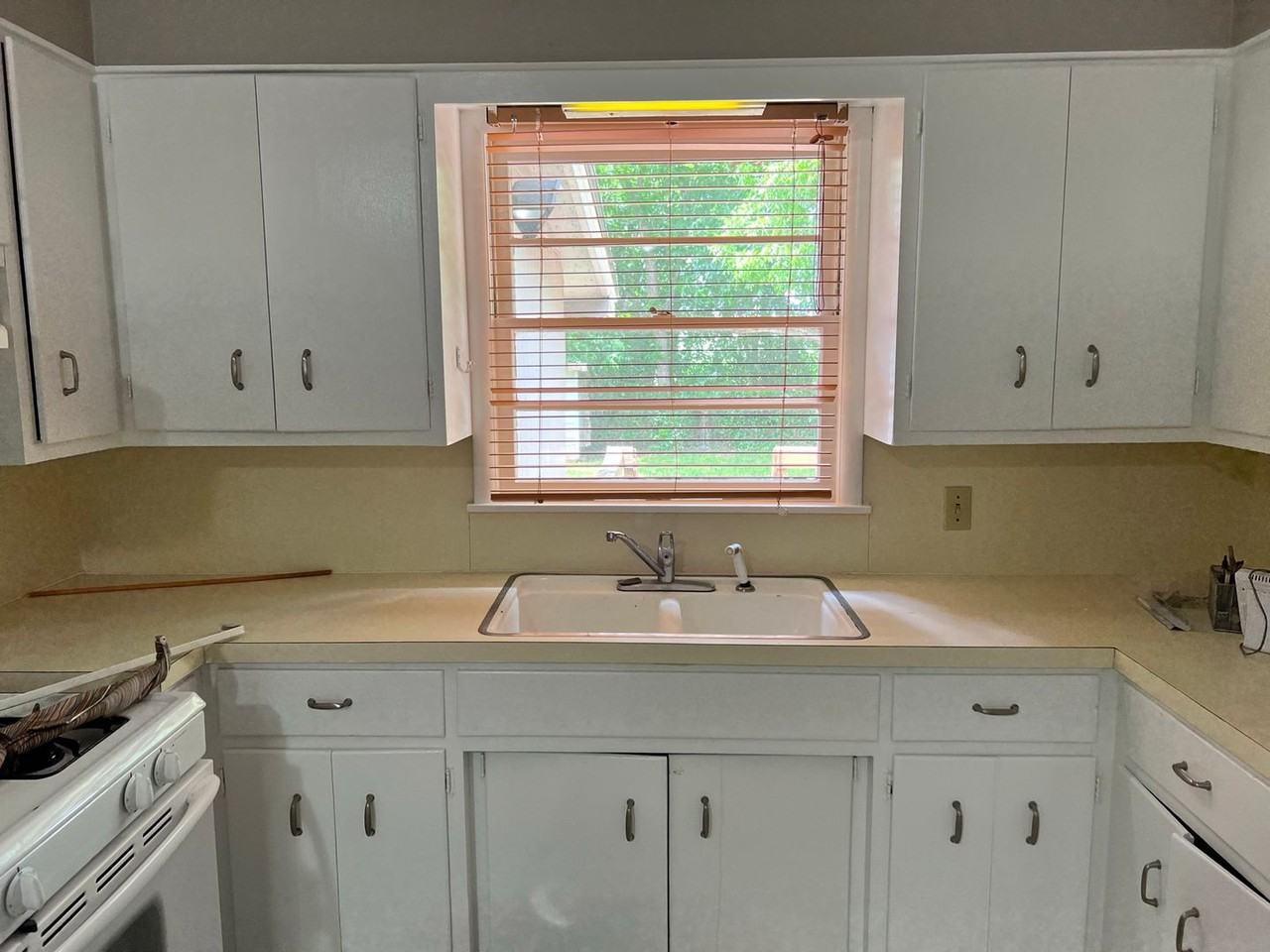 824 W Brooke Ave - Photo 4 of 14