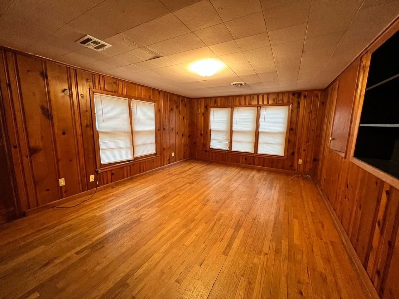 1024 S Stanley St - Photo 5 of 23