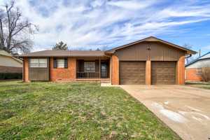 featured image of 1402 N Skyline St
