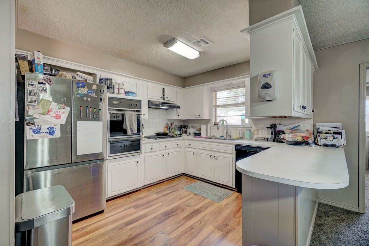 1402 N Skyline St - Photo 4 of 17