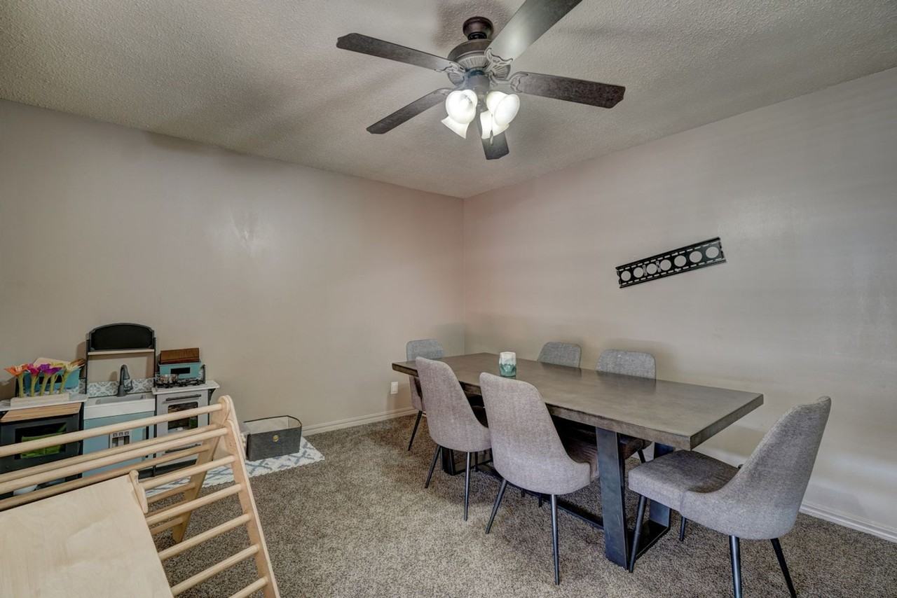 1402 N Skyline St - Photo 6 of 17