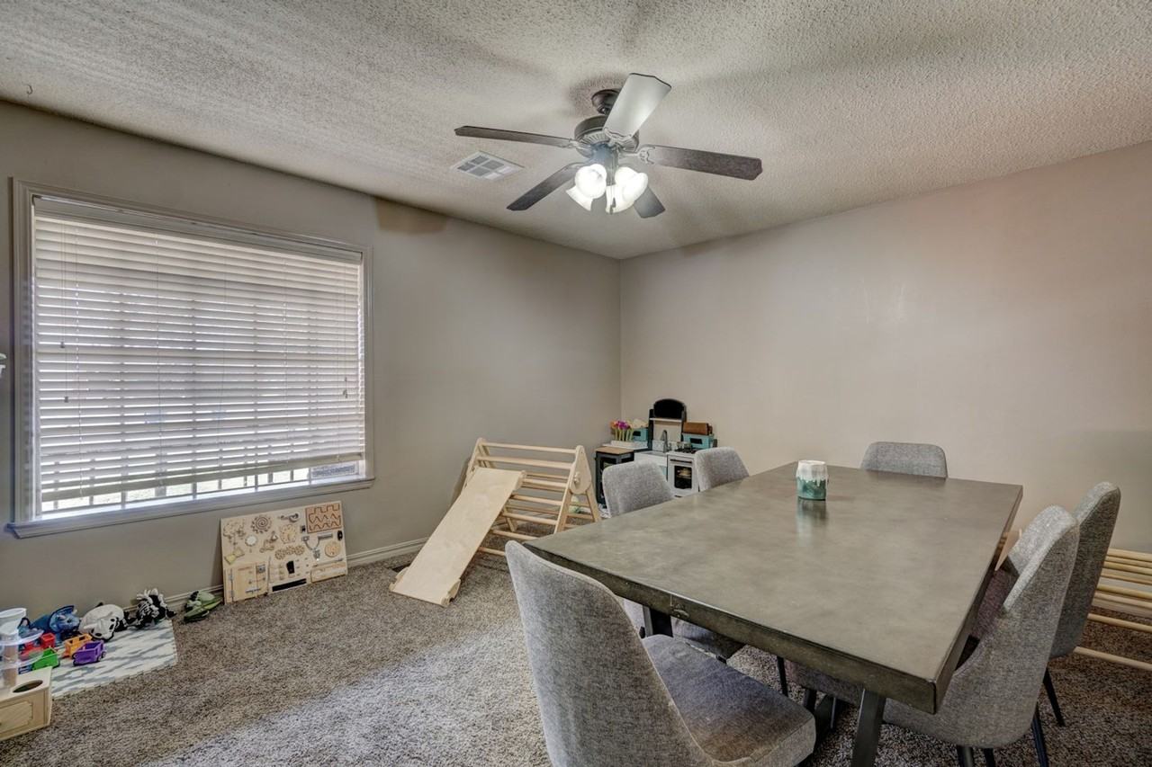 1402 N Skyline St - Photo 7 of 17