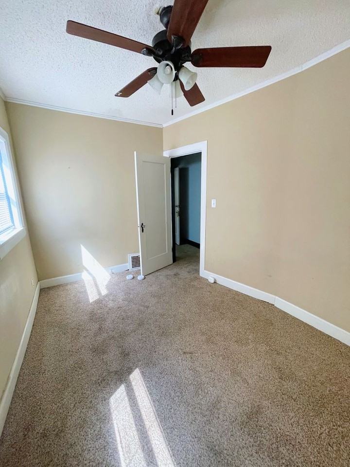 115 S Melrose Dr - Photo 2 of 14