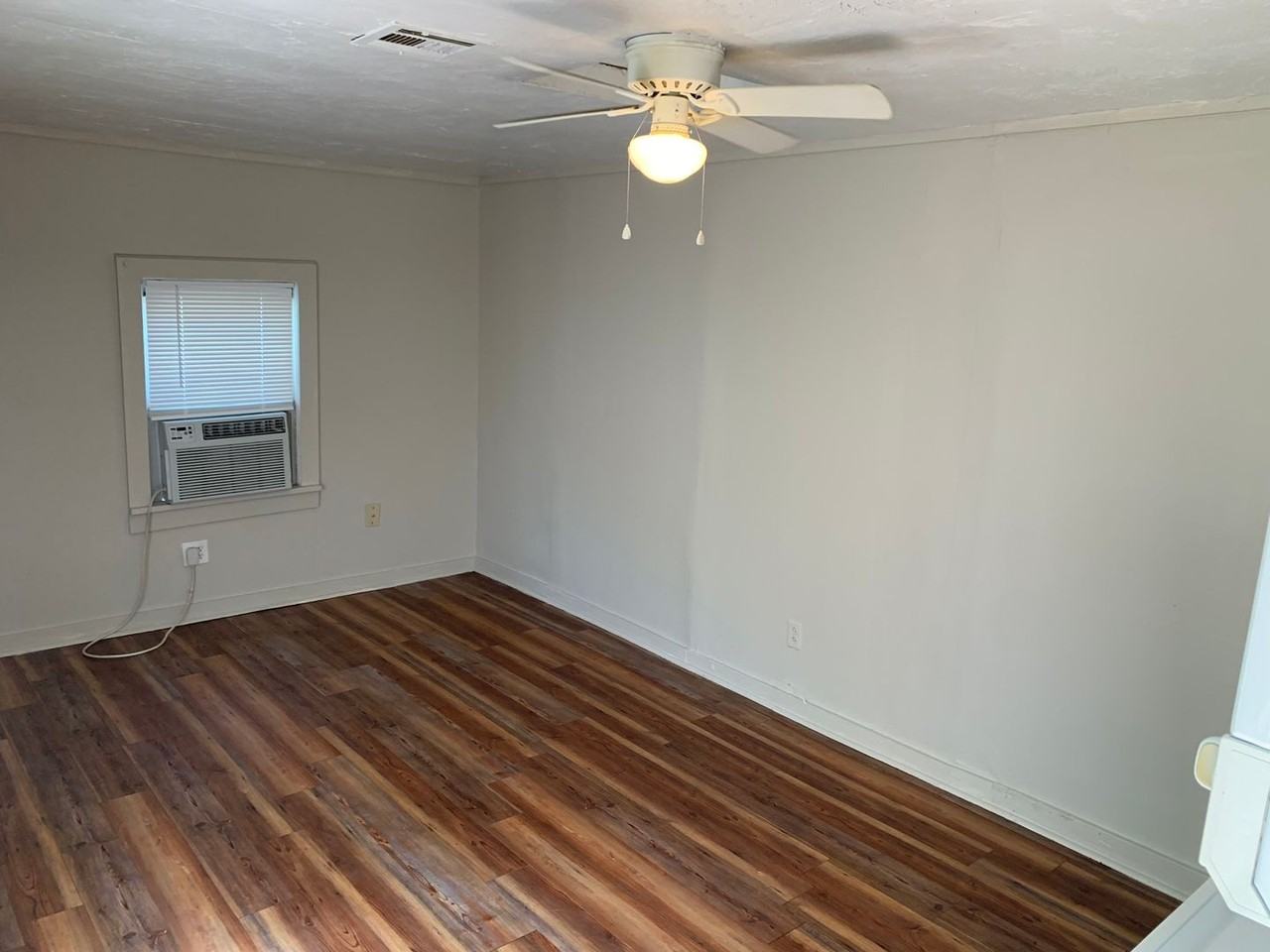 311 S Lewis St - Photo 2 of 11