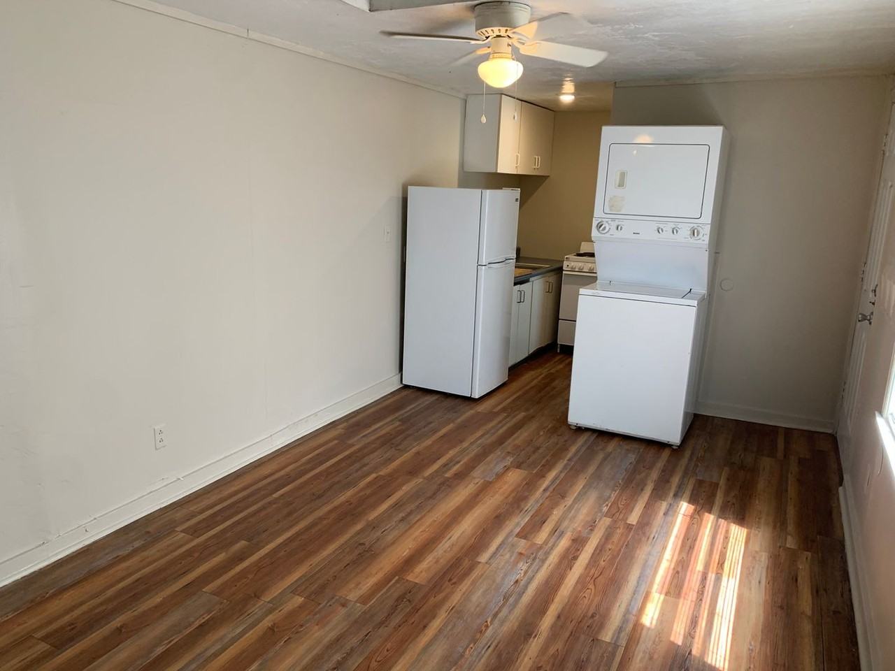 311 S Lewis St - Photo 3 of 11
