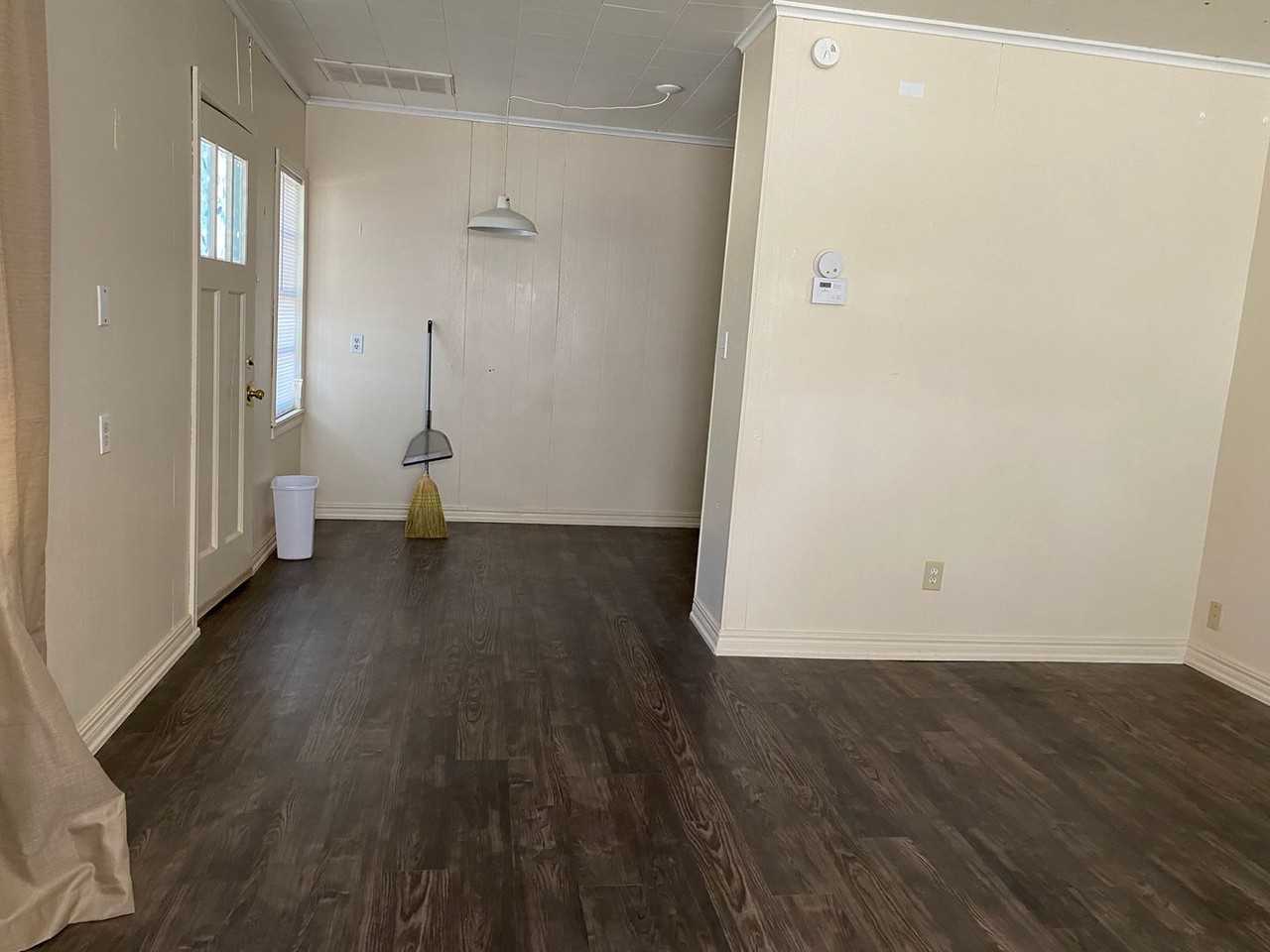 820 N Jefferson St - Photo 2 of 8