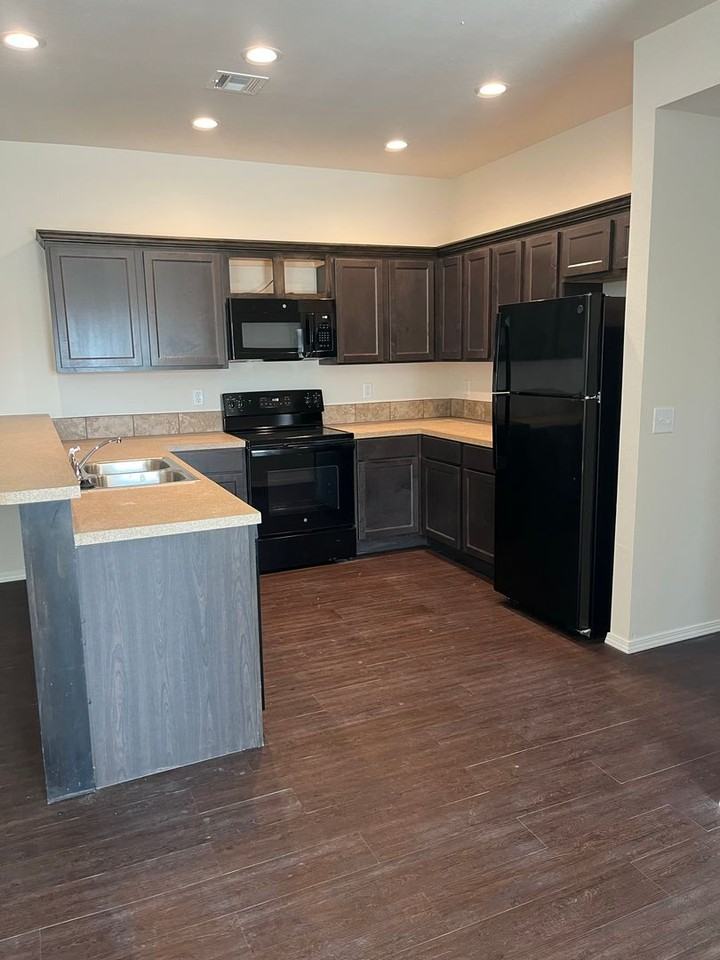 1622 W 23rd Ave - Photo 2 of 12