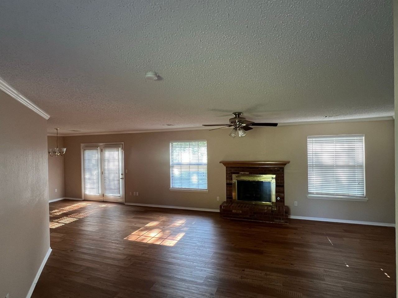 1307 N Jardot Rd - Photo 2 of 15