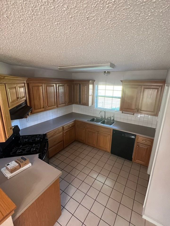 1307 N Jardot Rd - Photo 4 of 15