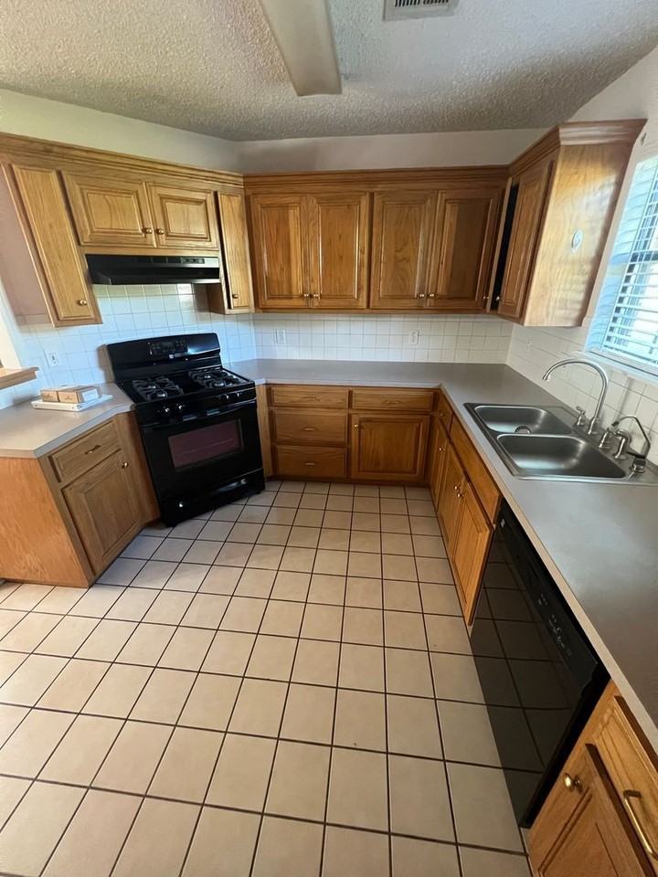 1307 N Jardot Rd - Photo 5 of 15