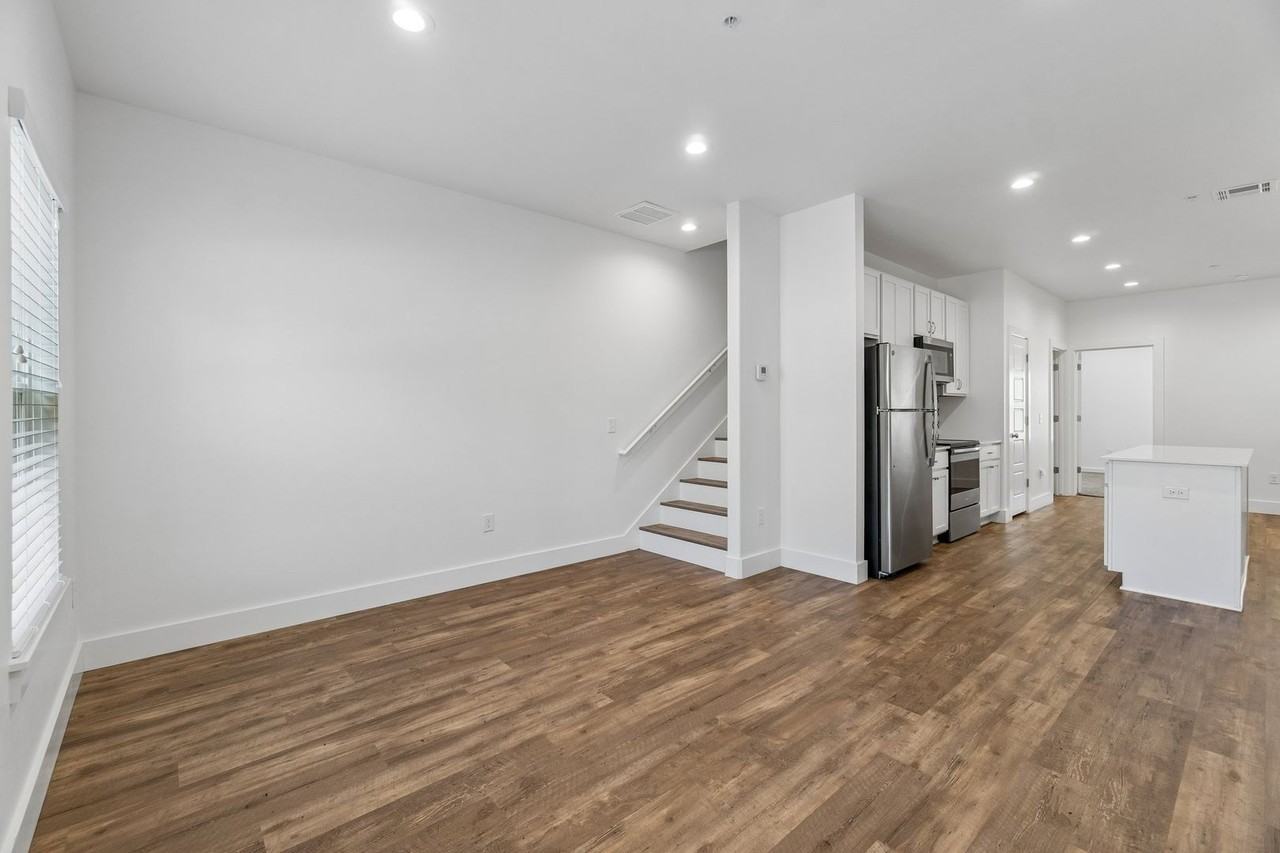 903 S Knoblock St - Photo 2 of 22