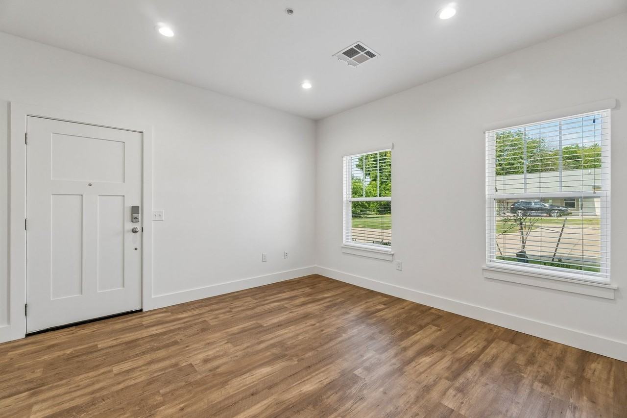 903 S Knoblock St - Photo 3 of 22