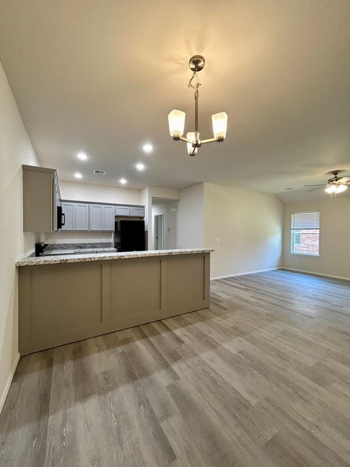 1800 W 23rd Ave - Photo 3 of 16