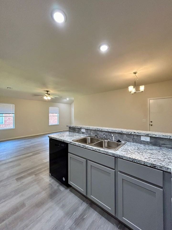 1800 W 23rd Ave - Photo 4 of 16