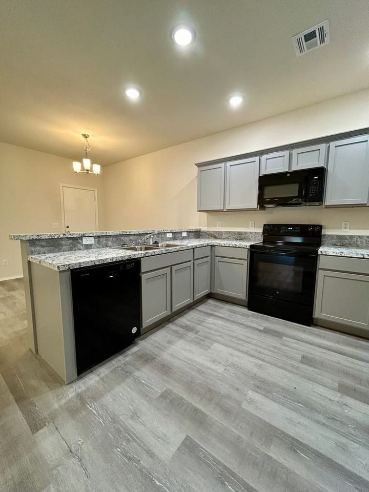 1800 W 23rd Ave - Photo 5 of 16