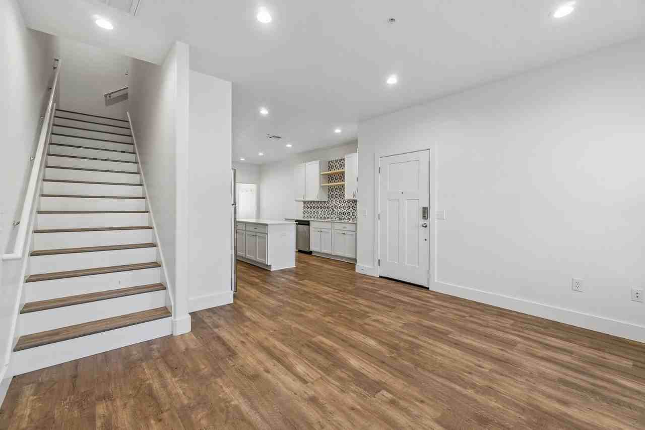 925 S Knoblock St - Photo 4 of 24