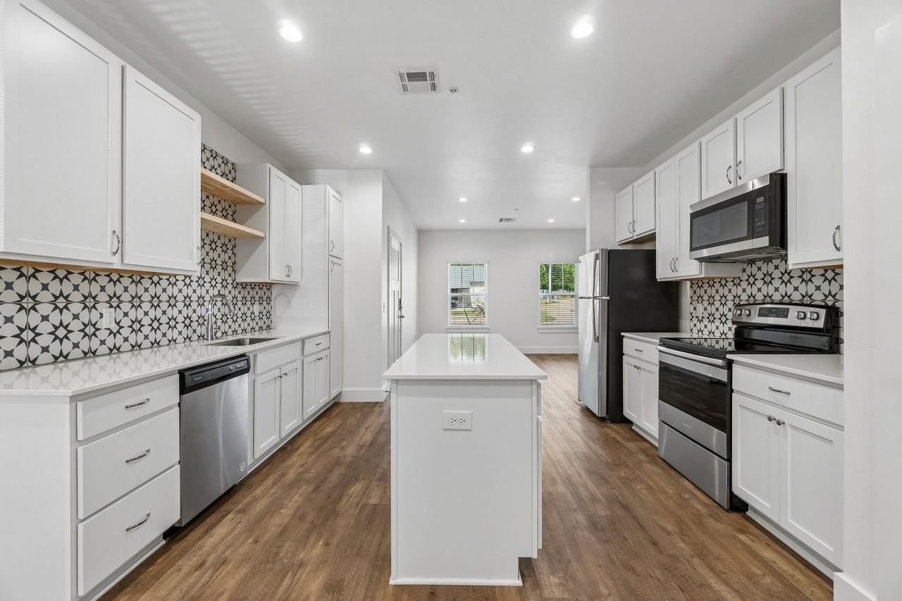925 S Knoblock St - Photo 7 of 24