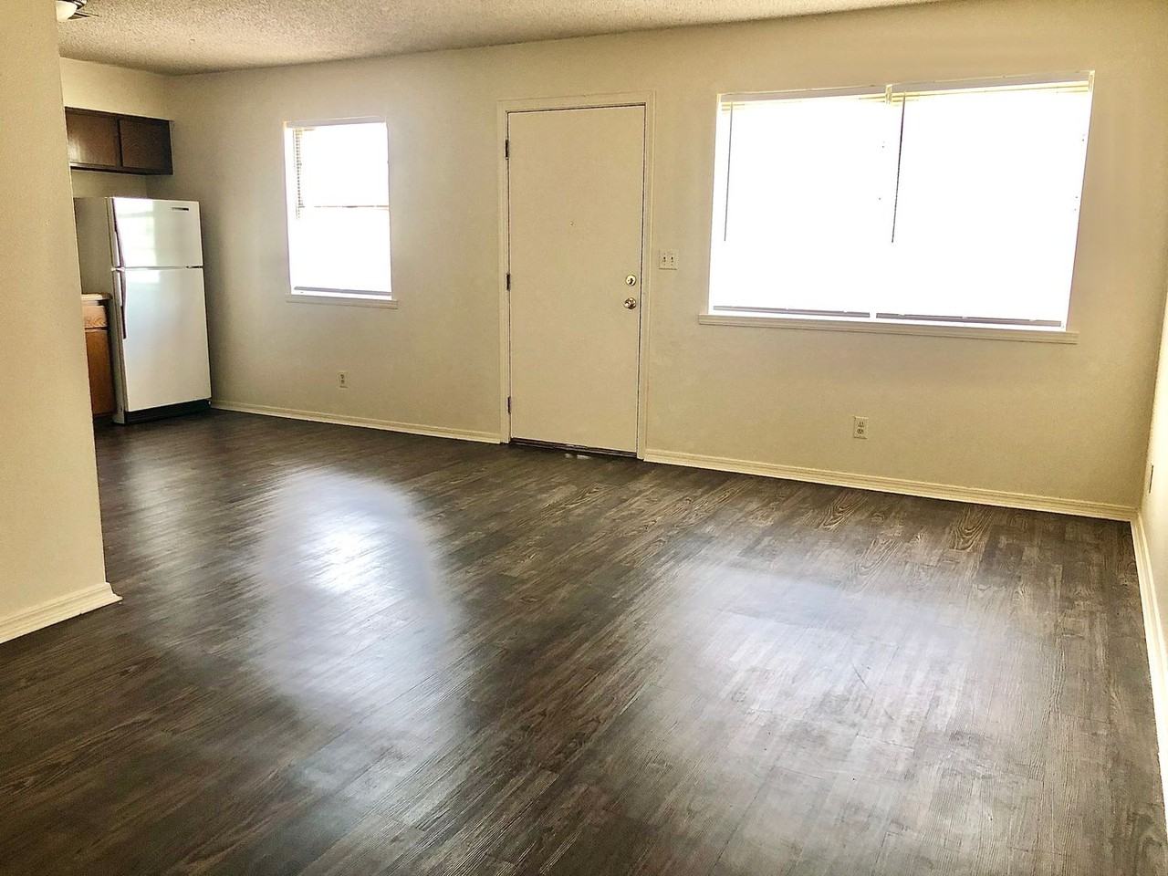 317 W Matthews Ave - Photo 3 of 11