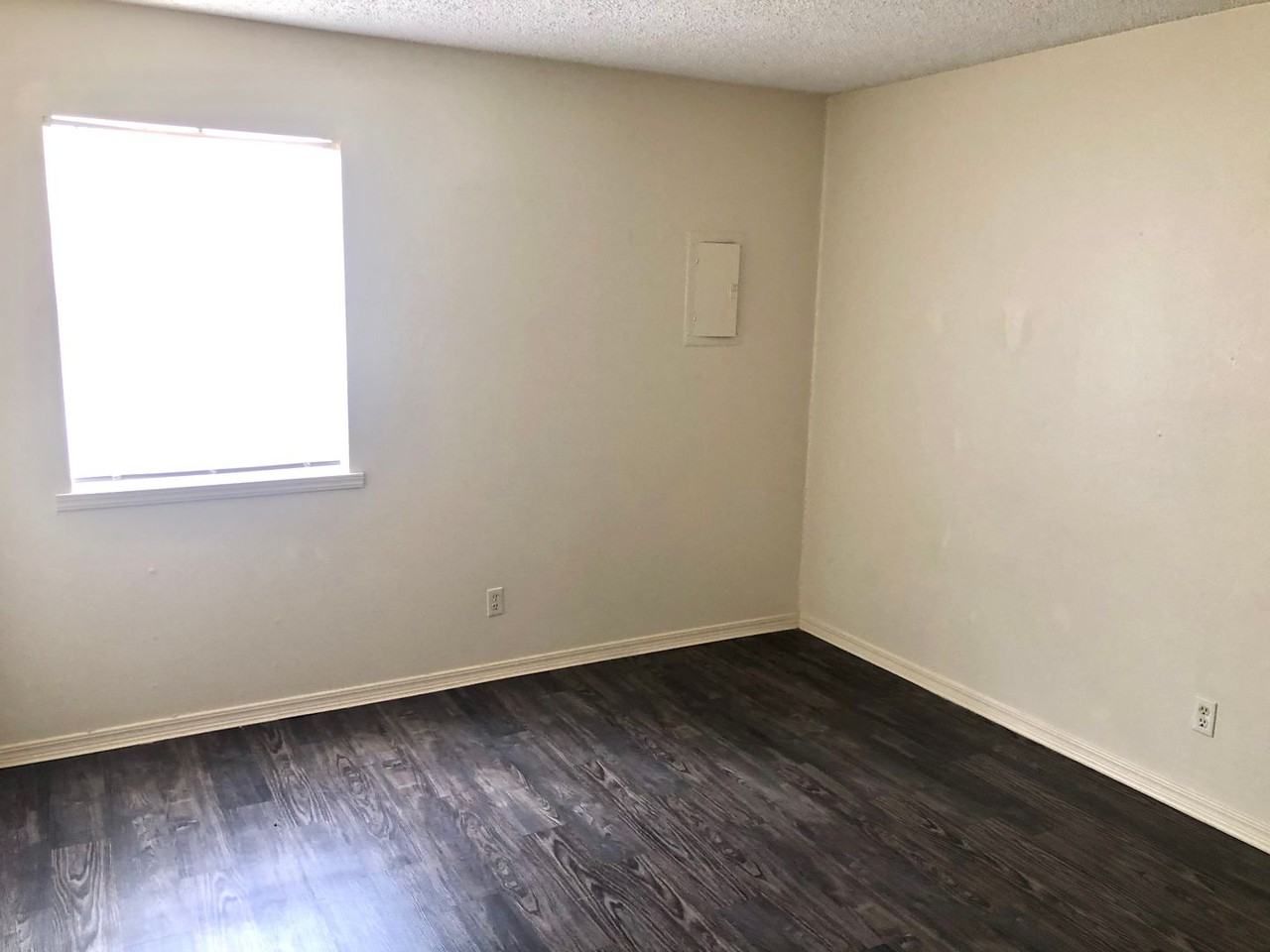 317 W Matthews Ave - Photo 6 of 11
