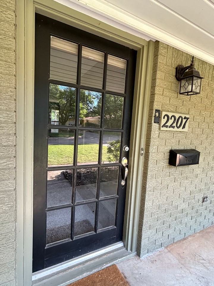 2207 W 8th Ave - Photo 3 of 24